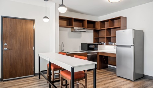 Suite, 1 très grand lit, douche accessible en fauteuil roulant, non-fumeurs