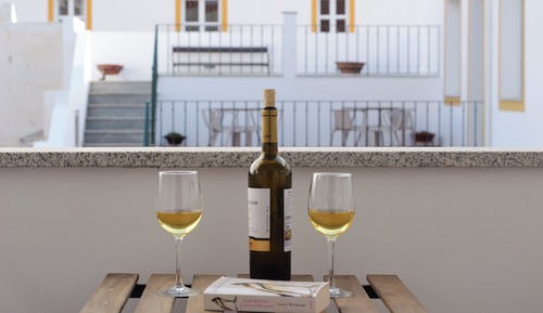 Suite, balcon, vue cour intérieure