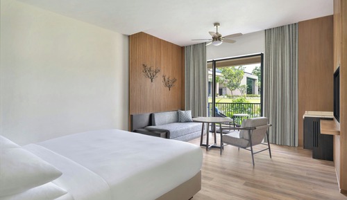 Chambre « Premier », 1 très grand lit, balcon, vue établissement