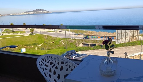 Appartement Familial, balcon, vue plage