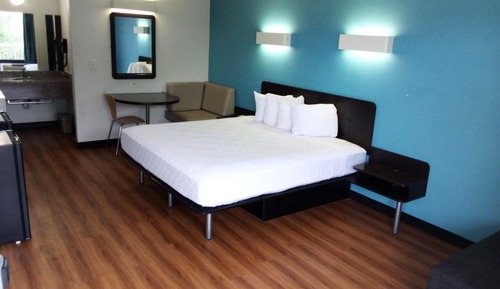 Chambre, 1 très grand lit, non-fumeurs