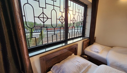Chambre Standard Double ou avec lits jumeaux, balcon, vue colline