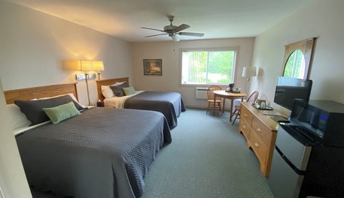 Chambre Quadruple Standard, 2 grands lits, non-fumeurs, vue colline