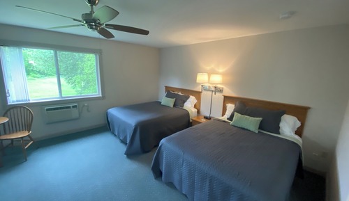 Chambre Quadruple Standard, 2 grands lits, non-fumeurs, vue fleuve