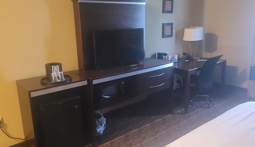 Chambre Simple Standard, 1 très grand lit, douche accessible en fauteuil roulant, non-fumeurs