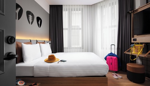 Moxy Queen Room with Atrium View