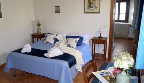 Appartement Économique, 1 très grand lit, patio, vue jardin