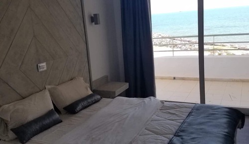 Chambre avec lits jumeaux, balcon, vue mer
