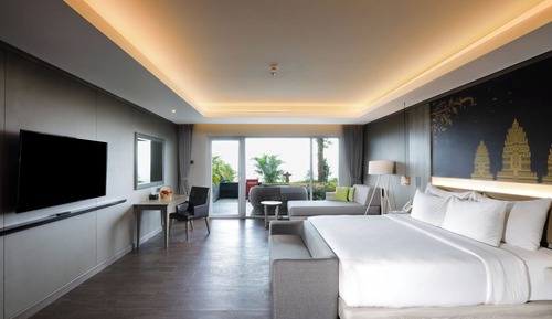 Chambre « Premier », 1 très grand lit, accès piscine (Garden)