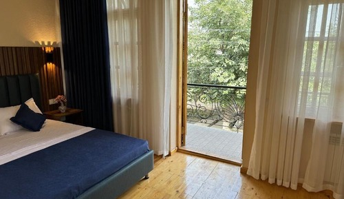 Chambre Double Confort, balcon, vue cour intérieure