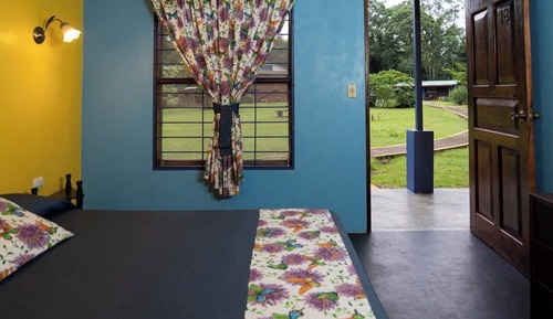 Chambre Triple Supérieure, plusieurs lits, vue jardin
