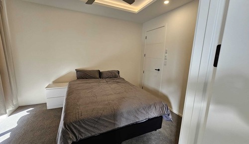 Chambre Double Standard, 1 grand lit, four à micro-ondes