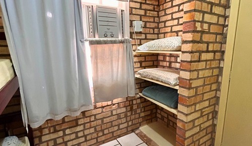 Appartement, véranda, vue partielle sur la mer