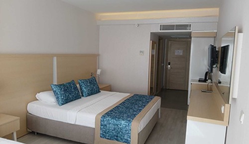 Chambre Standard Double ou avec lits jumeaux, balcon, vue jardin
