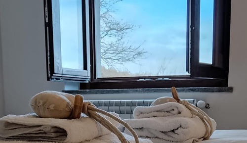 Appartement, 1 très grand lit, cuisine, vue colline