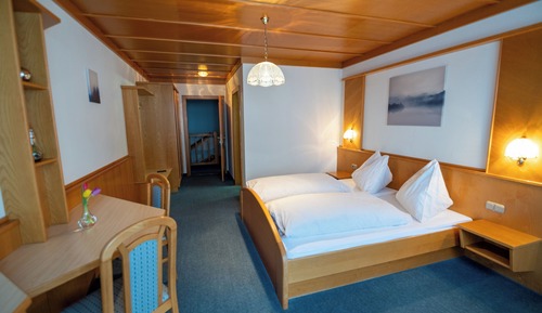 Chambre Confort Double ou avec lits jumeaux, balcon, vue jardin
