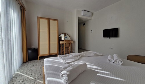 Chambre Double, balcon, vue cour intérieure