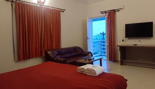 Chambre Double Supérieure, 1 très grand lit, vue montagne