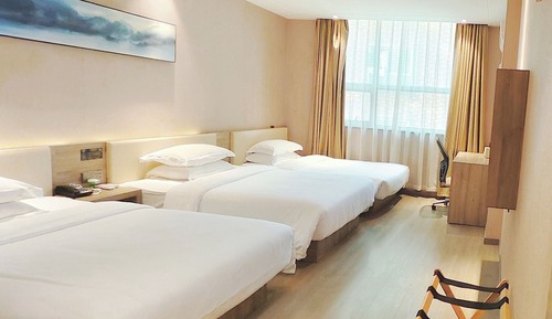 Chambre Triple Supérieure, vue ville