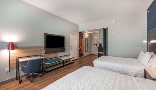 Chambre, 2 grands lits, accessible aux personnes à mobilité réduite, baignoire (Mobility & Hearing)