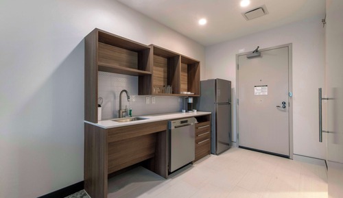 Suite Studio, 1 très grand lit, accessible aux personnes à mobilité réduite (Roll-In Shower)