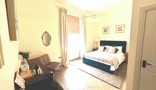 Chambre Double Deluxe, 1 très grand lit, douche avec barres d’appui, non-fumeurs