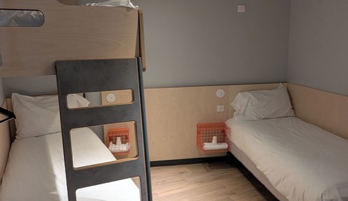 Chambre Familiale, plusieurs lits, accessible aux personnes à mobilité réduite