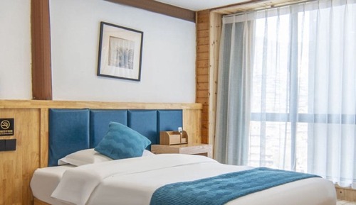 Chambre Double, vue colline
