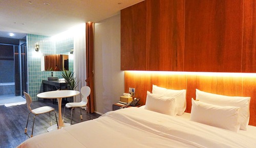 Suite (B)
