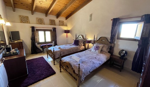 Chambre Supérieure avec lits jumeaux, vue piscine
