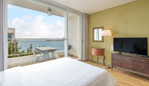 Chambre, 1 chambre (room 305)
