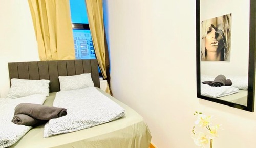 Chambre, vue ville