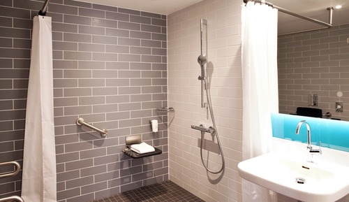 Chambre Standard, 1 grand lit, accessible aux personnes à mobilité réduite