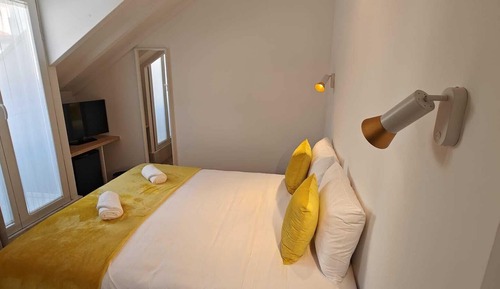 Chambre Double, 1 grand lit, balcon, vue cour intérieure