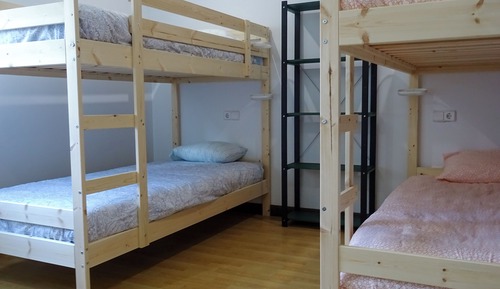 Dortoir Partagé, plusieurs lits, vue jardin