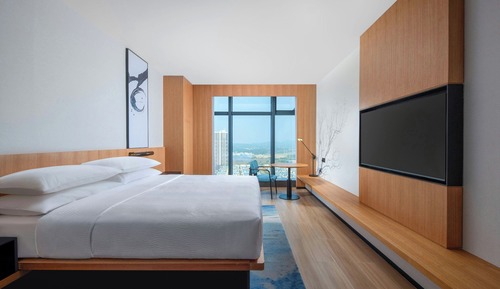 Chambre Affaires, 1 très grand lit, fumeurs, vue ville