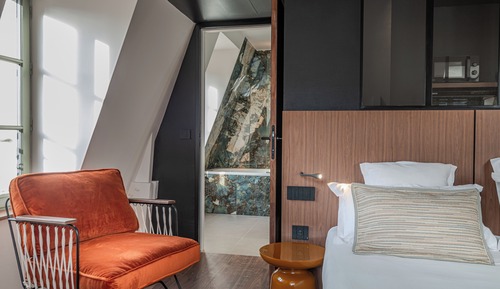 Studio, coin cuisine, vue ville