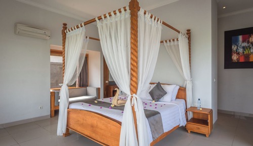 Chambre, 1 très grand lit, piscine privée, vue mer