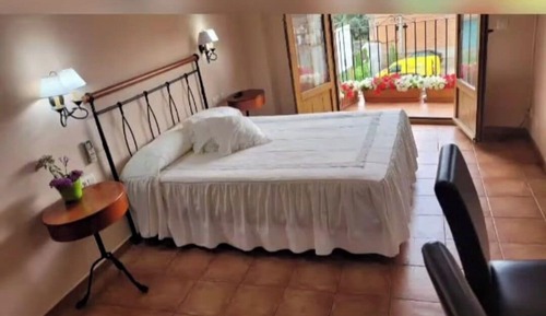 Chambre Confort, 1 grand lit, balcon, vue montagne