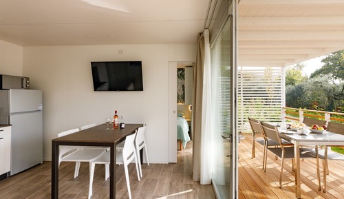 Mobile Home Premium, patio