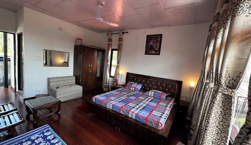 Chambre Familiale Double ou avec lits jumeaux, balcon, vue montagne
