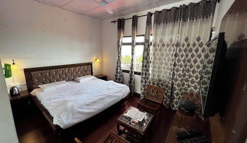 Chambre Classique, balcon, vue montagne
