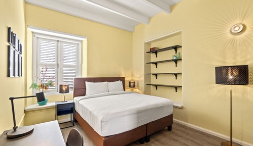 Medium Room