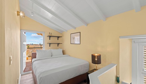 X-Large room with balcony