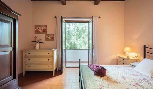 Appartement Duplex Confort, 1 grand lit et 1 canapé-lit, patio, vue jardin