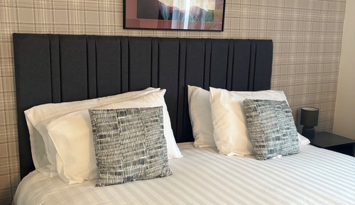 Chambre Double Supérieure, 1 très grand lit, salle de bains privée