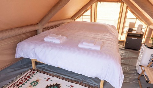 Tente Confort, vue colline