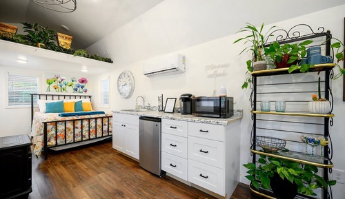 Suite Studio, 1 grand lit, cuisine, vue jardin (To The Moon)