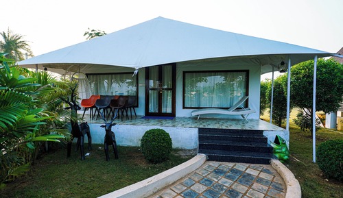 LARGE TENT COTTAGE