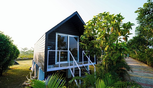 WOODEN COTTAGE